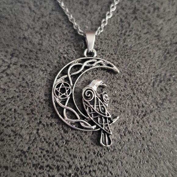 Raven sitting on a crescent moon celtic knotwork & pentagram necklace - Picture 1 of 6